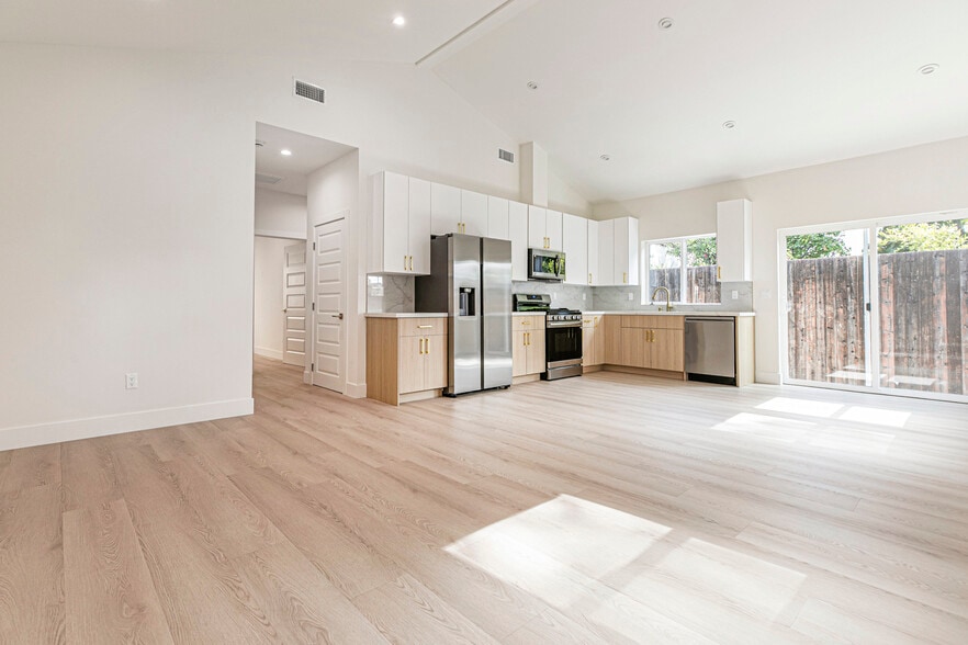 Primary Photo - 914 Geneva St