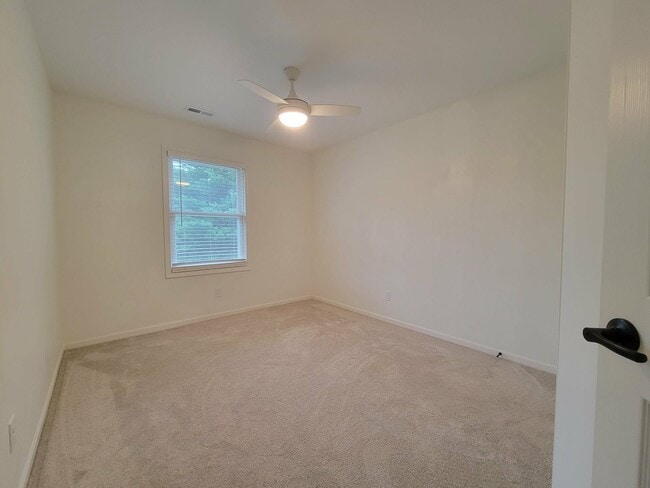 Building Photo - 1532 SE Silkwood Ln