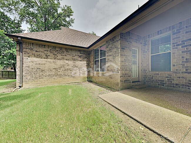 Building Photo - 4957 Shira Dr