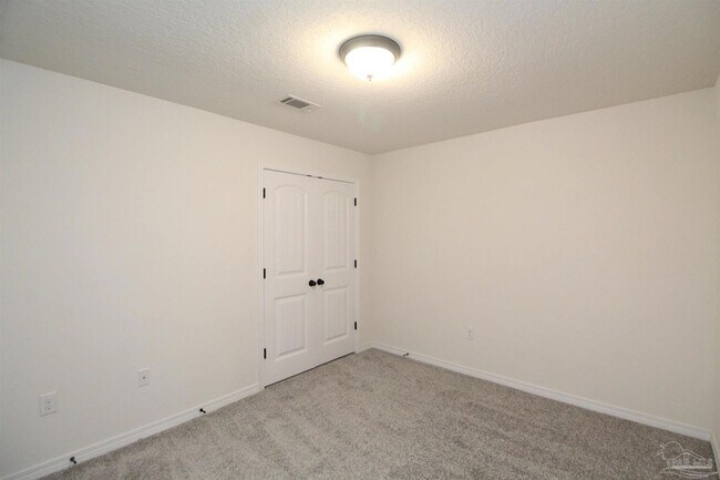 Building Photo - 5605 Peach Dr