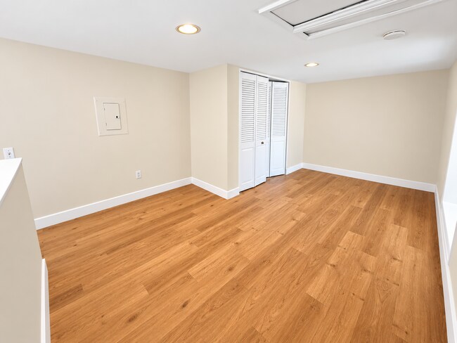 Building Photo - 3071 Crestablanca Dr