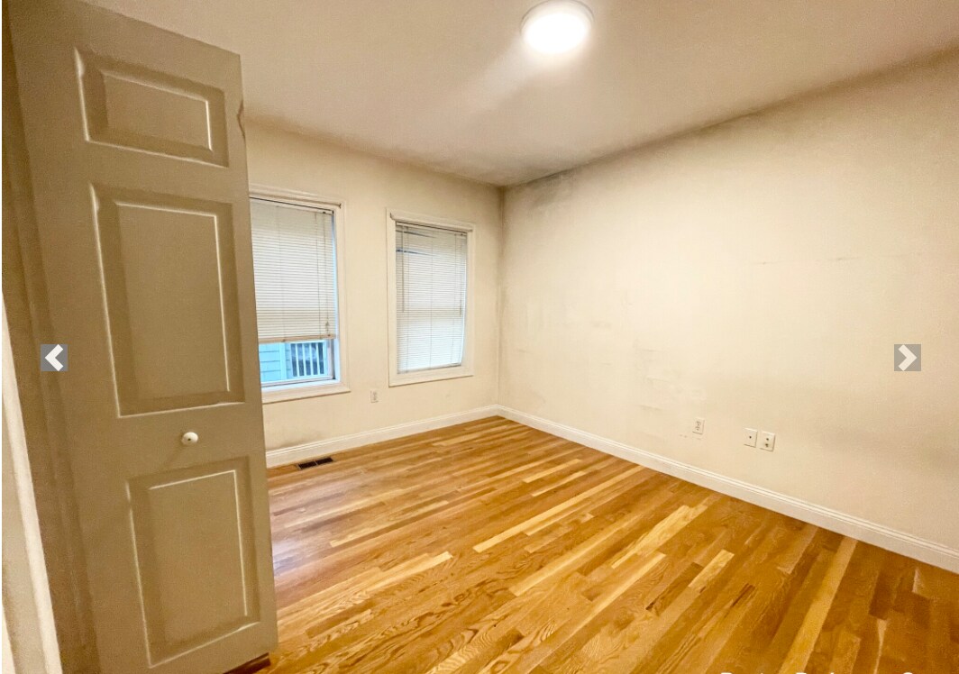 Building Photo - 128 Hillside St