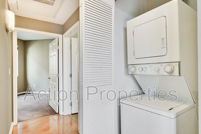 Building Photo - 800 N 8th St