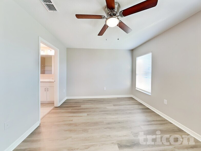 Building Photo - 624 Bullrush Ct