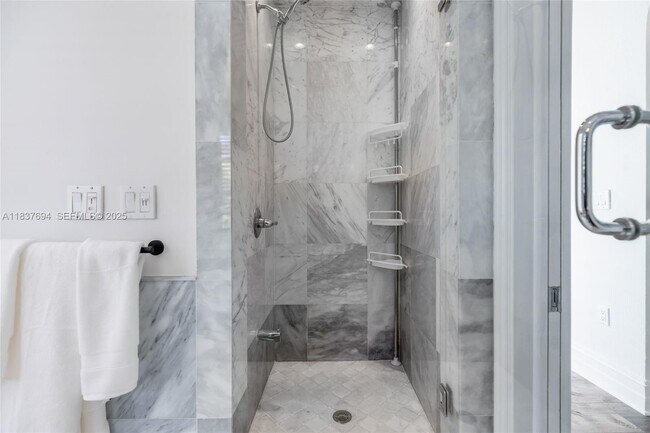 Building Photo - 113 NE 101st St