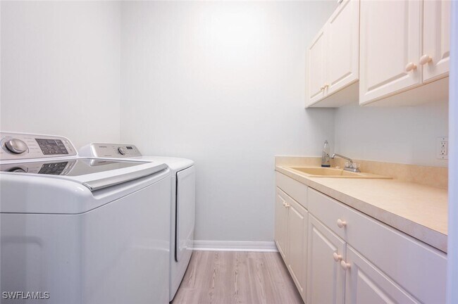 Building Photo - 10800 Fieldfair Dr