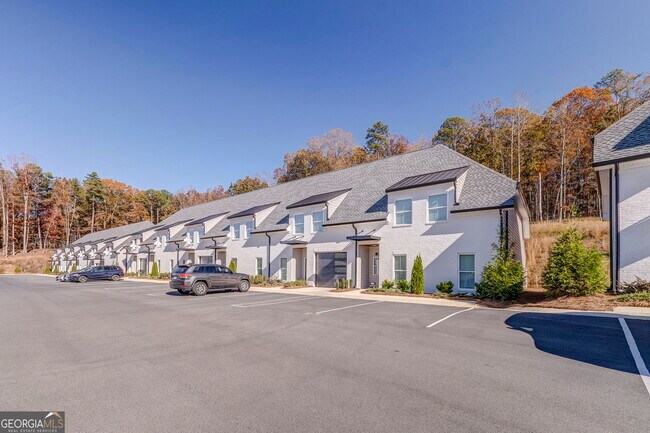 Building Photo - 121 Chateau Dr SE