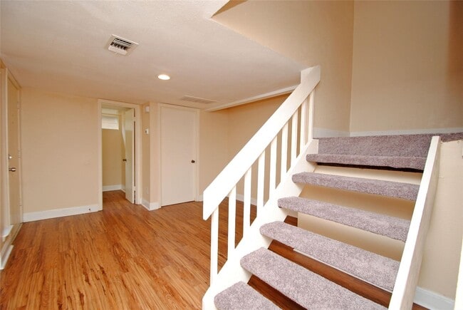 Building Photo - 738 Country Pl Dr