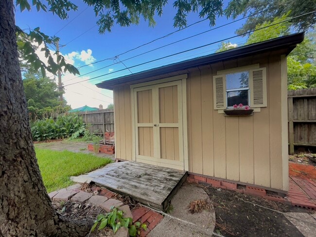 Building Photo - 7710 Romney Rd