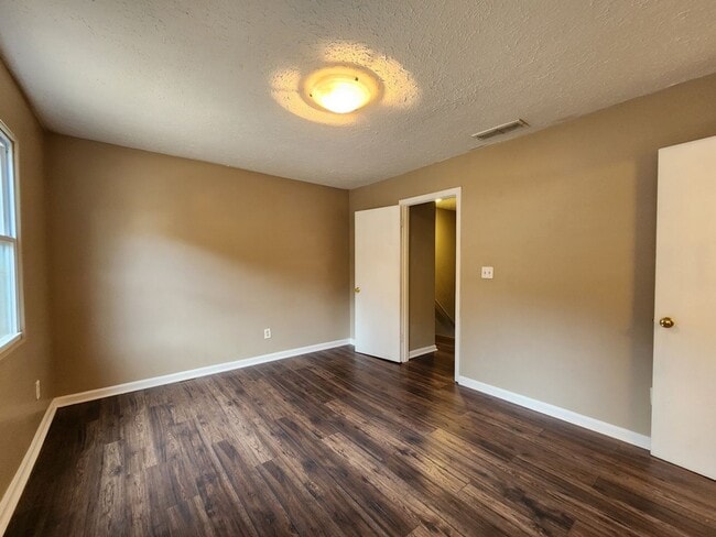 Building Photo - 3547 Main Station Dr SW