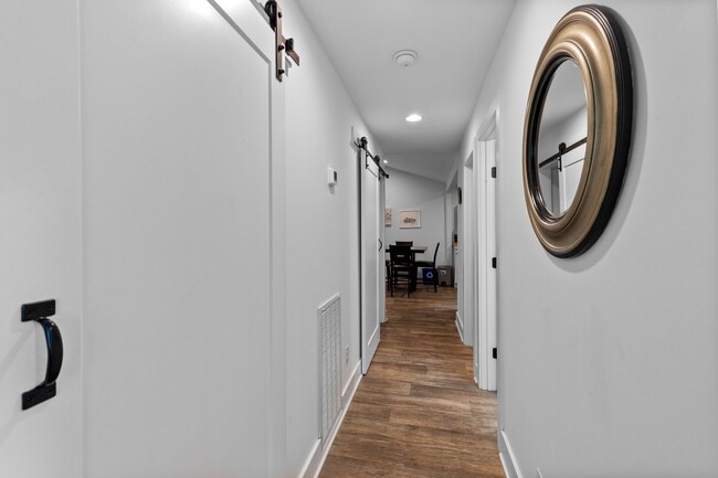 Building Photo - 413 Lockland Dr