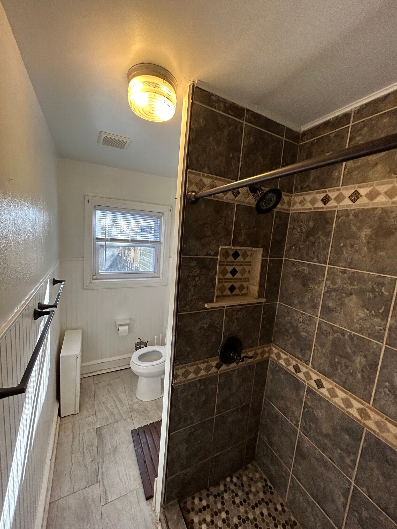 Building Photo - 245 Pensdale St