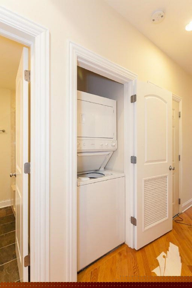 Building Photo - 3829 N Southport Ave