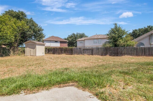 Building Photo - 2611 Desert Sage Dr