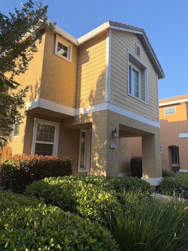 Building Photo - 4032 Vittoria Ln