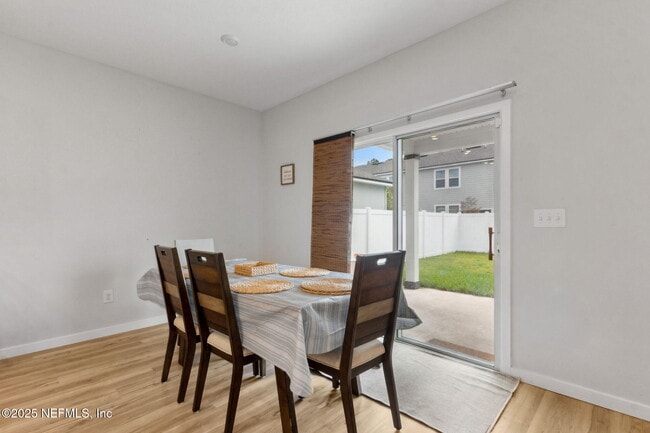 Building Photo - 14753 Cashew Ave
