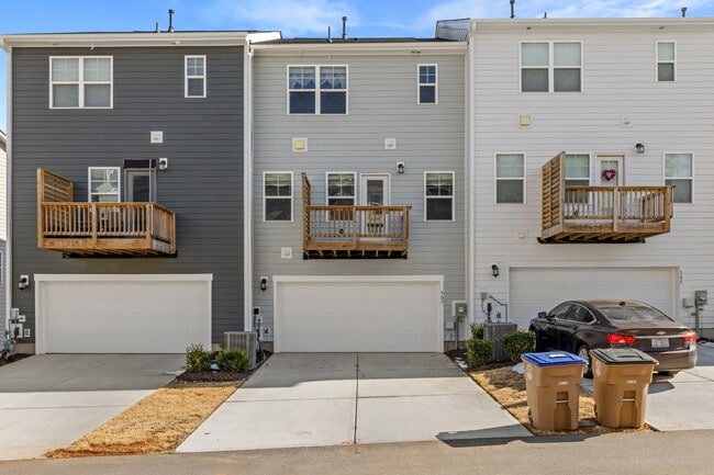 Building Photo - 507 Brushford Ln