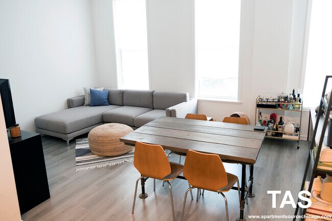 Building Photo - 2022 S Throop St