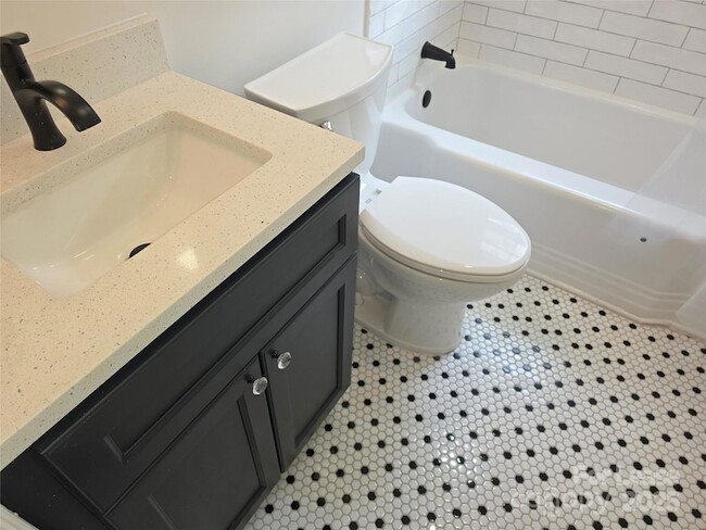 Building Photo - 1953 Woodcrest Ave