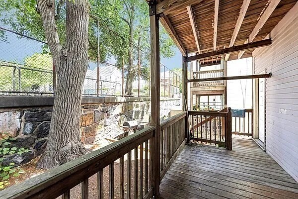 Building Photo - 6 Priesing St