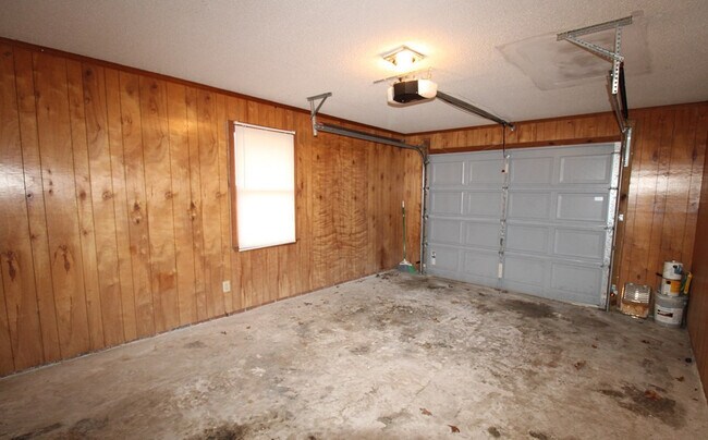 Building Photo - 60 Crowndale Ct