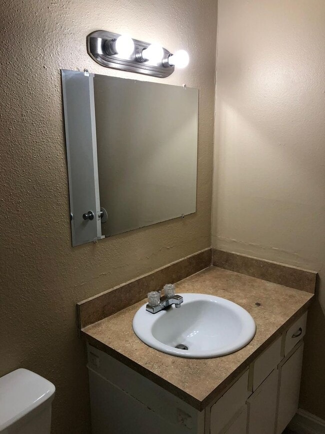 Building Photo - Green Tee - # 317