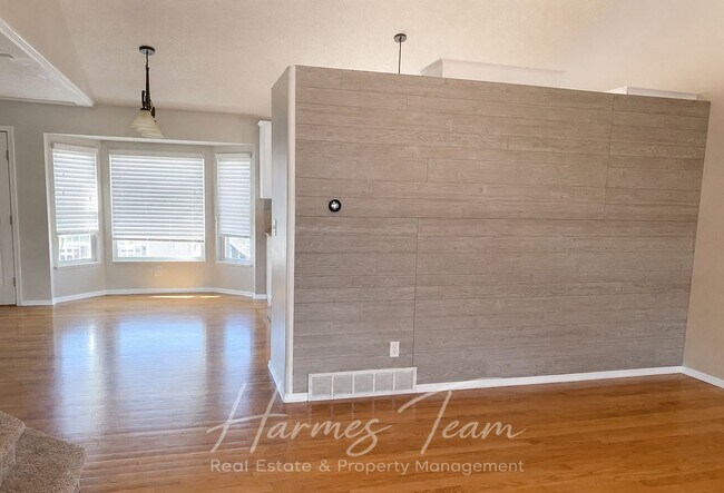 Building Photo - 4 Bed 4 Bath Home in School District 11