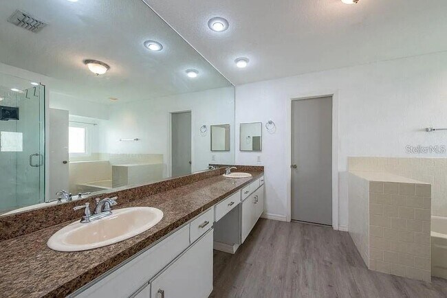 Building Photo - 9415 Pebble Glen Ave