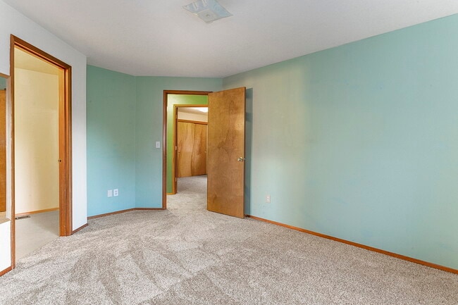 Building Photo - 6432 SE 63rd Ave