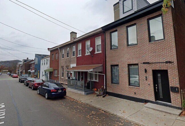 Building Photo - 136 44th St