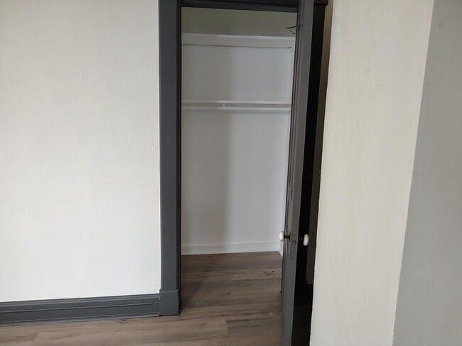 Building Photo - 3 Bed, 1.5 Bath home– Move-In Ready!