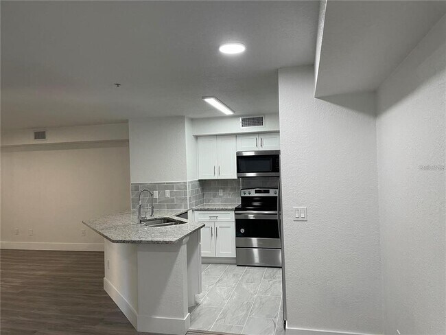 Building Photo - 822 Camargo Way