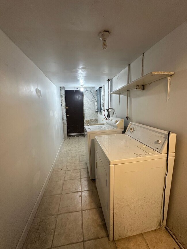 Building Photo - 3 Bed/2 Bath Available in Upper Darby