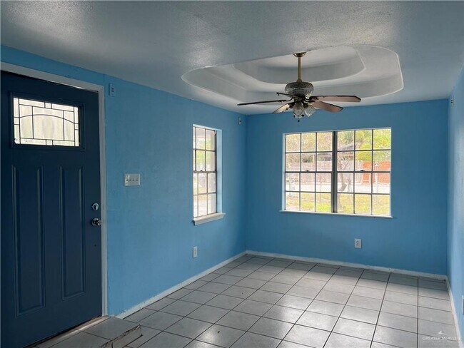 Building Photo - 10 Martinez St