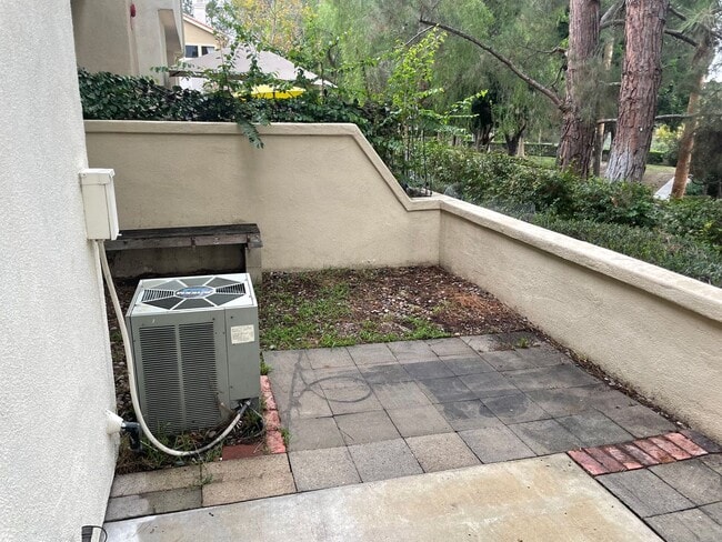 Building Photo - Dual Master Suite Townhome in Rancho Santa...