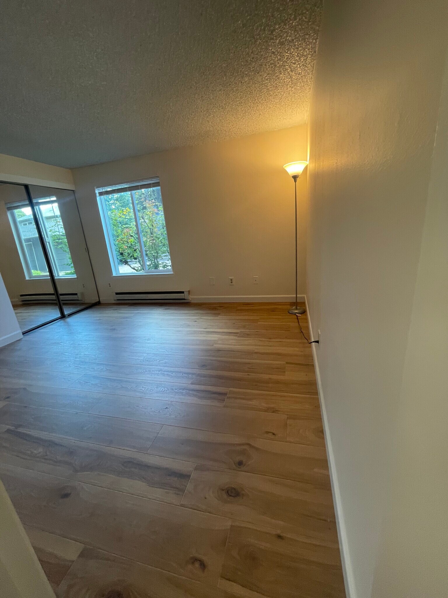 Building Photo - 650 SW Meadow Dr