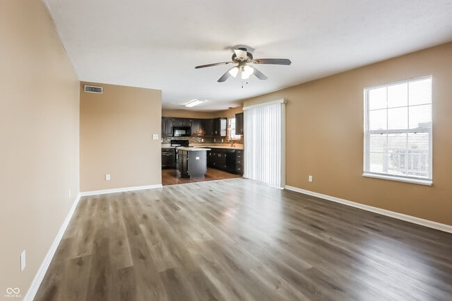 Building Photo - 6672 Colleens Way