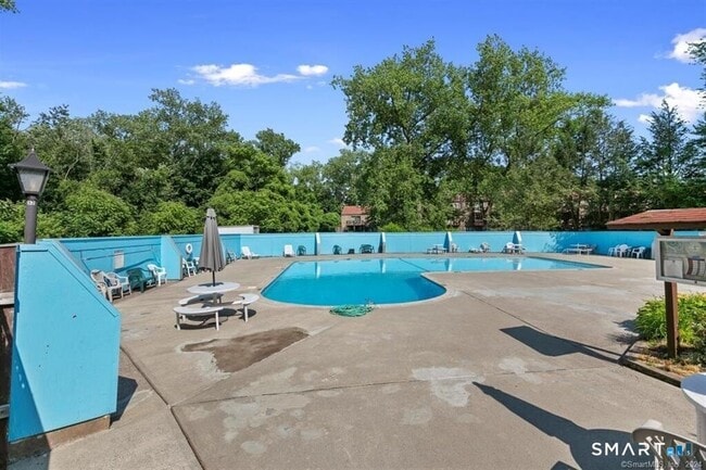 Building Photo - 165 Towne House Rd