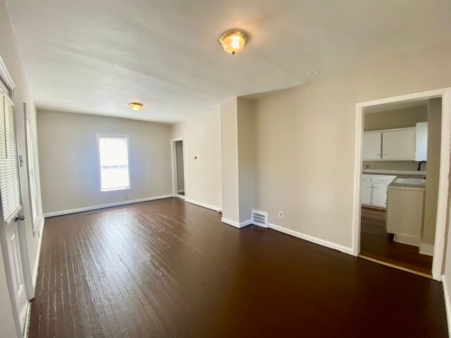 Building Photo - 328 Lease St