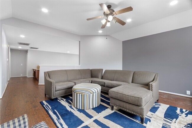 Building Photo - 3011 Grand Lakeview Dr