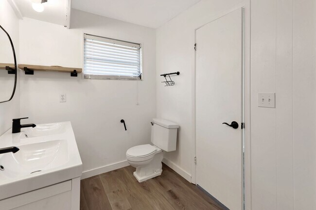 Building Photo - 3BR Pet-Friendly Rental w/ Large Fenced Backyard & Screened-in Lanai