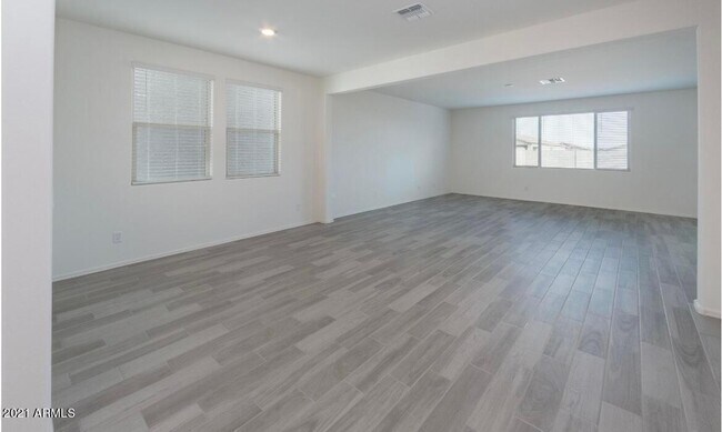 Building Photo - 7259 N 125th Dr