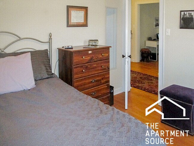 Building Photo - 4857 N Paulina St