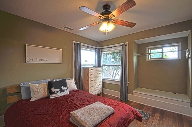 Building Photo - Beautifully Renovated Craftsman with Private Yard & Guest Suite in Prime Bankers Hill