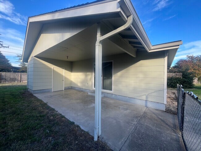 Building Photo - 299 Lobelia Ave