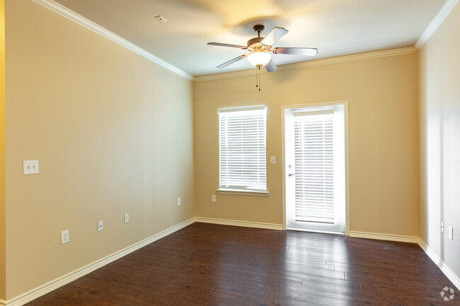 2BR, 2BA - 969SF - Living Room - Stonebridge at Ironton