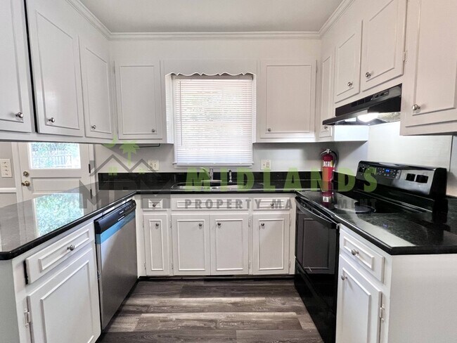 Building Photo - 300 Lydgate Dr