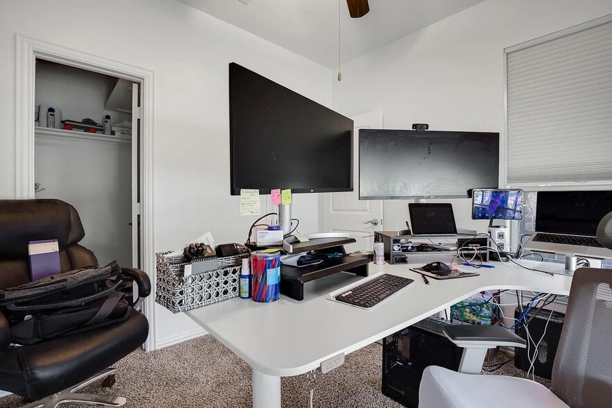 Building Photo - Room in House on Rancho Verde Dr