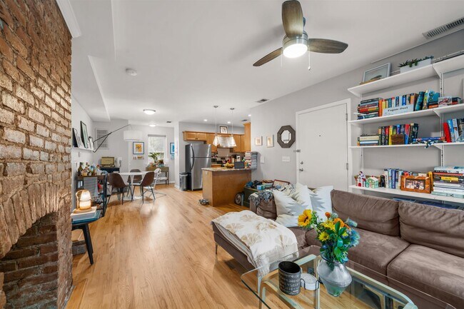 Building Photo - 118 Coles St