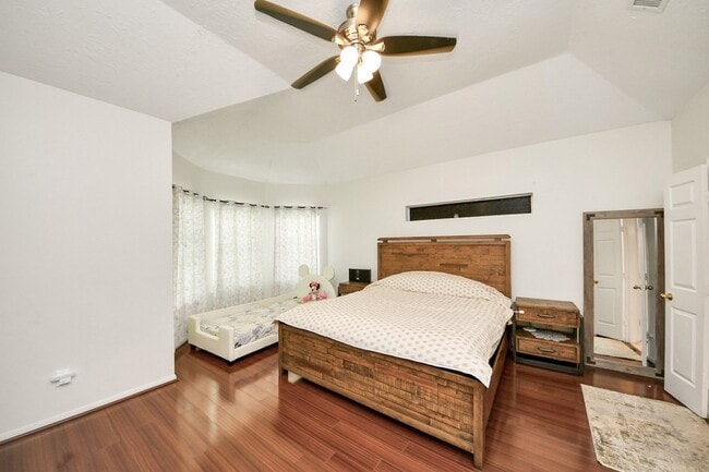 Building Photo - 922 Bayhill Dr